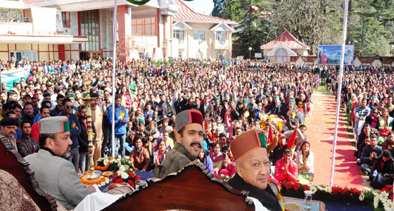 आऊटसोर्स कर्मियों के लिए CM वीरभद्र का नीति बनाने का एलान,विक्रमादित्‍य बोले, तीन साल का हो Contract