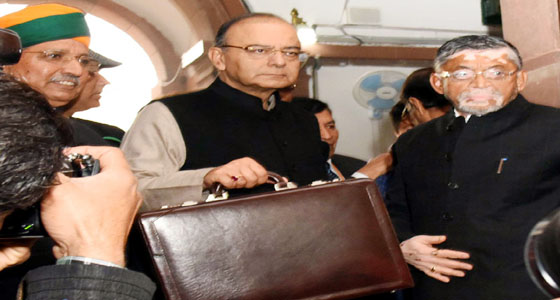 जेटली के बजट में Political Funding पर प्रहार,आयकर में 5 फीसद की कमी,मनरेगा को 48 हजार