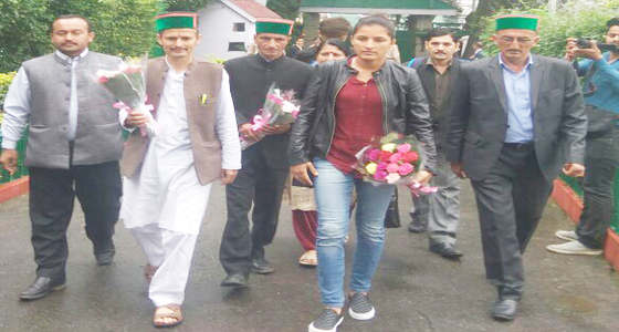 HP की अंतरराष्‍ट्रीय महिला क्रिकेटर सुषमा को केवल पांच लाख का चेक, दुनिया की बेस्‍ट विकेटकीपर की CM से मुलाकात