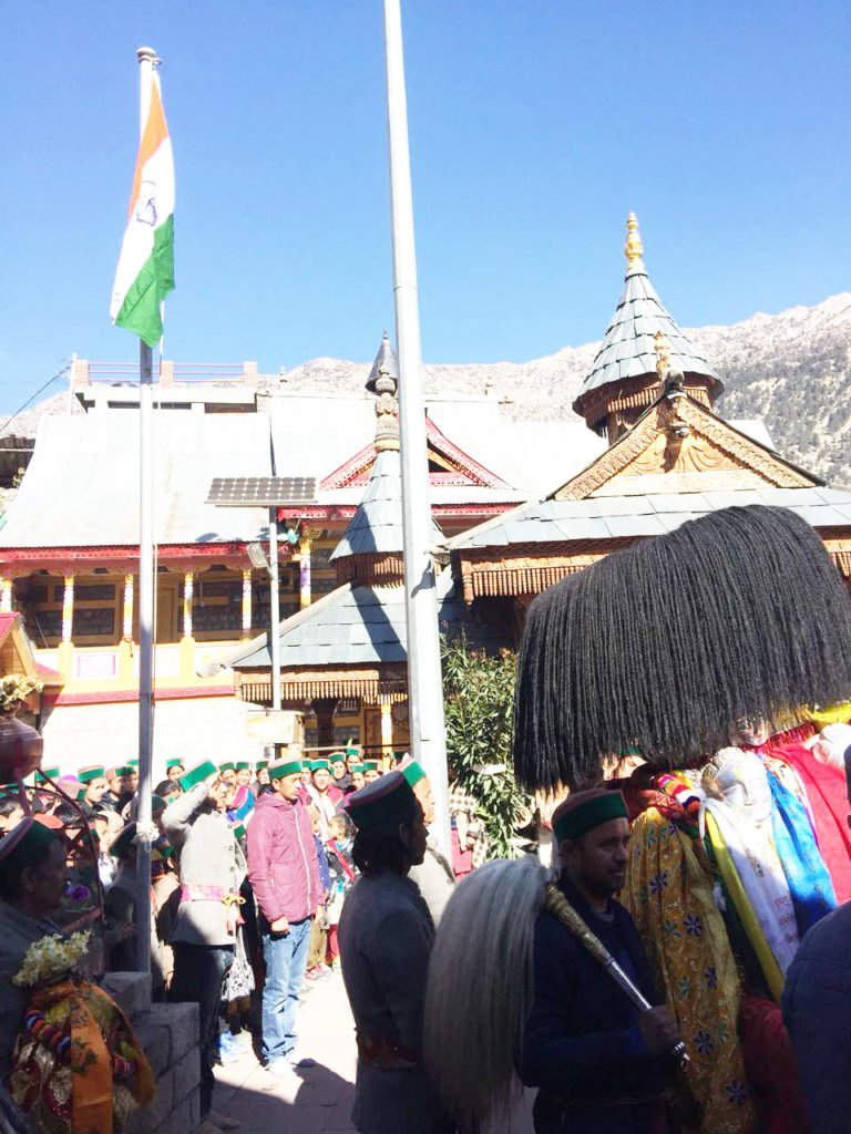 PICS:हिंदुस्तान में एक ऐसी जगह जहां देवता भी देता हैं तिरंगे को सलामी