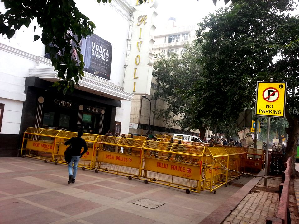 पद्मावत: दिल्ली में सिनेमा घरों के बाहर कड़ी सुरक्षा व्यवस्था