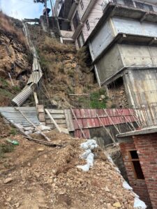 मैहली में तीखी ढलान पर निर्माण,सुरक्षा का खतरा,BDO मशोबरा की कार्रवाई पर सवाल,मंत्री भी कटघरे में